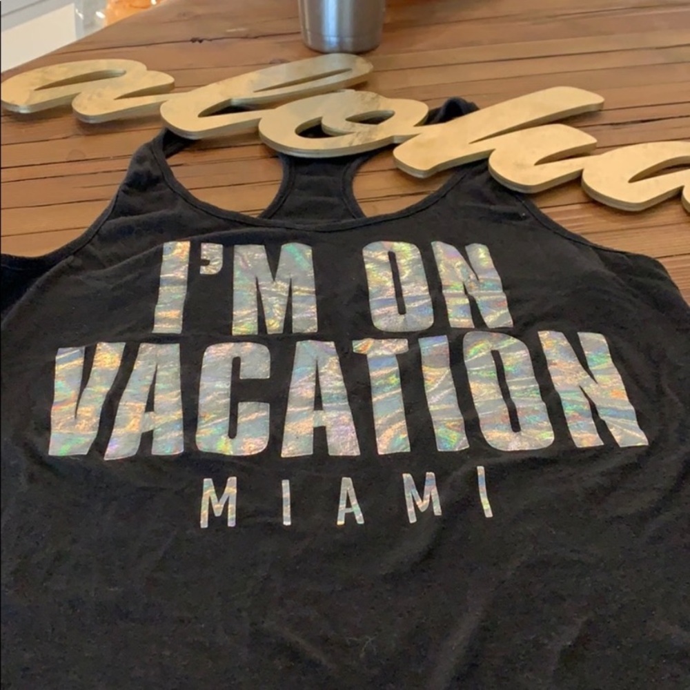 VS pink - Miami “I’m on vacation” Razorback tank